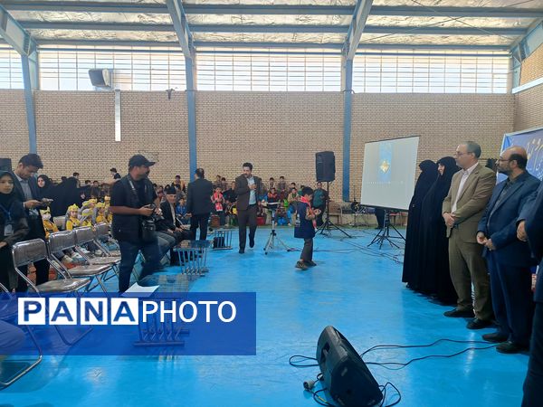 بوم و نوا صحنه تقدیر از کتاب‌دوستان فدافن