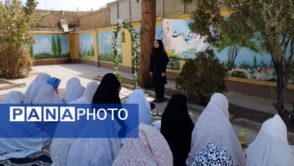 آیین نواختن زنگ نماز در مدرسه فرهنگ شهرستان خلیل آباد 