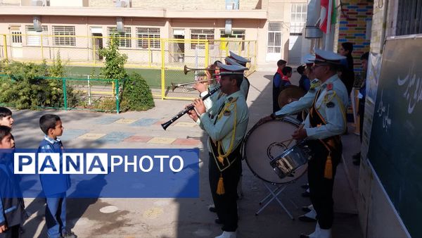 ویژه‌برنامه هفته نیروی انتظامی در دبستان شرف‌الدین علی 