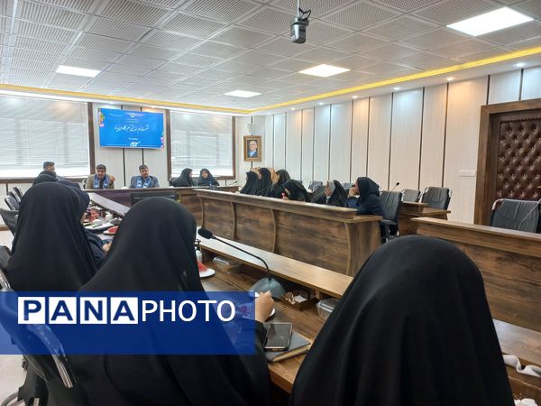 نشست صمیمی دانش‌آموز خبرنگاران پانا ناحیه 3 مشهد با مدیر سازمان دانش آموزی خراسان رضوی