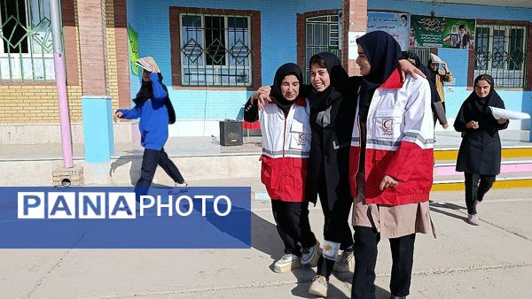 برگزاری مانور پدافند غیر عامل در دبیرستان الزهرا دیشموک 