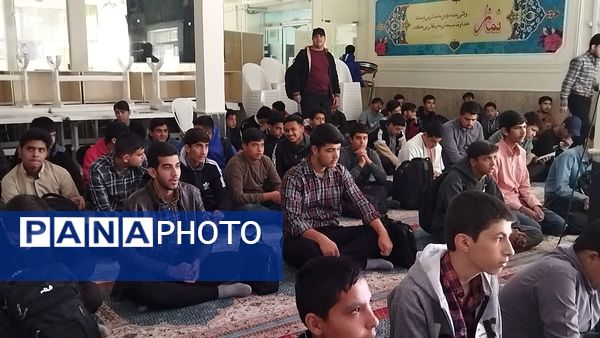 زیارت عاشورا  با یاد شهدای غزه در دبیرستان شاهد ابوذر غفاری 