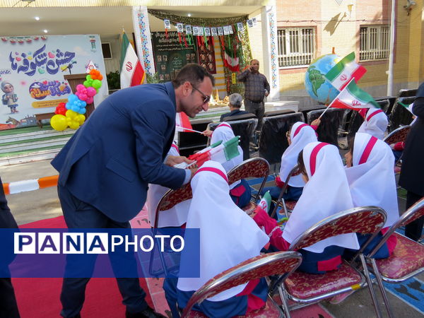 نواختن زنگ اول مهر در مدرسه شهدا فرهنگی 