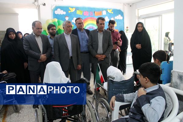 بازدید مدیرکل آموزش و پرورش استان خراسان رضوی از مدرسه خدیجه ی کبری (س) 