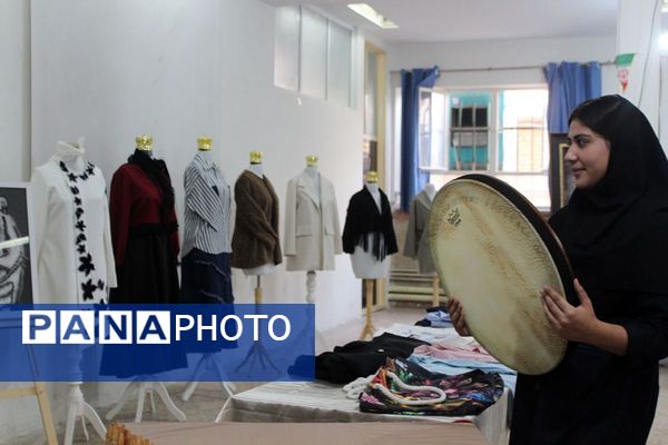 آیین افتتاحیه نمایشگاه هنری «ماها» در هنرستان شهید تاجیک بهارستان‌دو