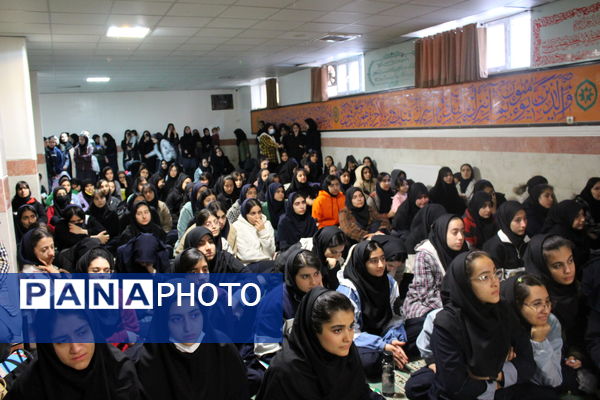 برگزاری تئاتر «یاس پژمرده» در دبیرستان سردار شهید قاسم سلیمانی