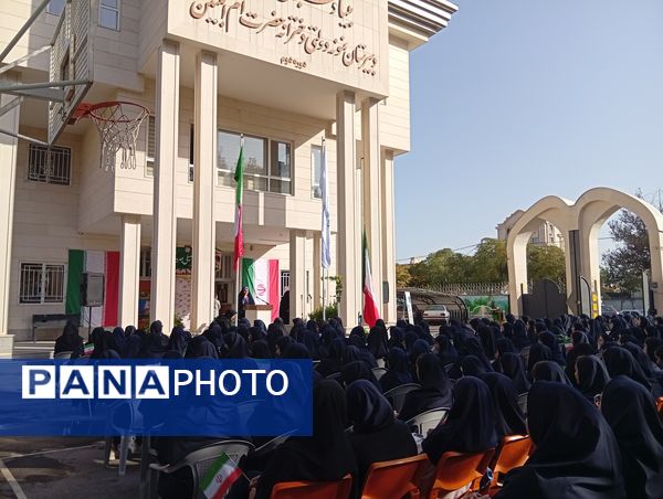 مراسم باشکوه زنگ ایثار و مقاومت در دبیرستان مصلی نژاد حضرت ام البنین