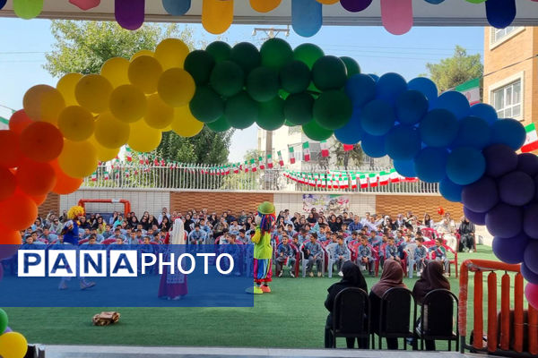جشن شکوفه‌ها در دبستان آذر صابر ناحیه ۴ شیراز 