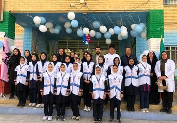 افتتاحیه سفیران سلامت در دبستان هدی گام موثر در بهداشت دانش آموزان 