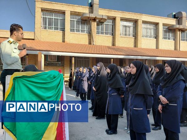 امنیت از کلاس تا خیابان؛ پلیس در جمع دانش‌آموزان بهادری