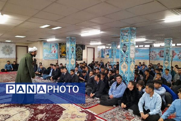 سلسله جلسات گفتمان دینی و مشاوره خانواده در هنرستان موفقیان