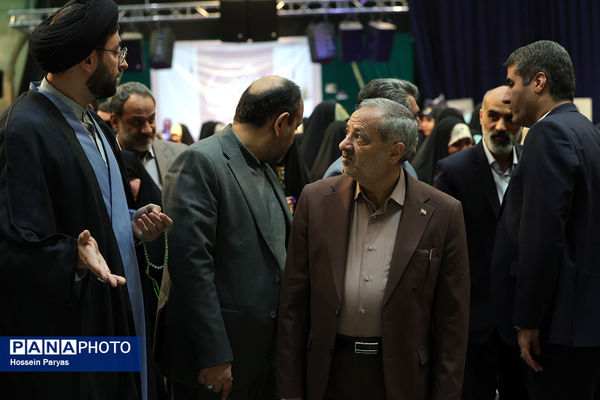 حضور وزیر آموزش و پرورش در جمع دانش‌آموزان معتکف