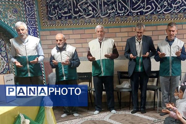 استقبال پرشور دانش‌آموزان دبستان صدیقه کبری(س)از خادمان رضوی در "چهارشنبه‌های امام رضایی"