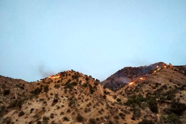 آتش سوزی منطقه «بان سر» مهران پس از ۱۲ ساعت مهار شد