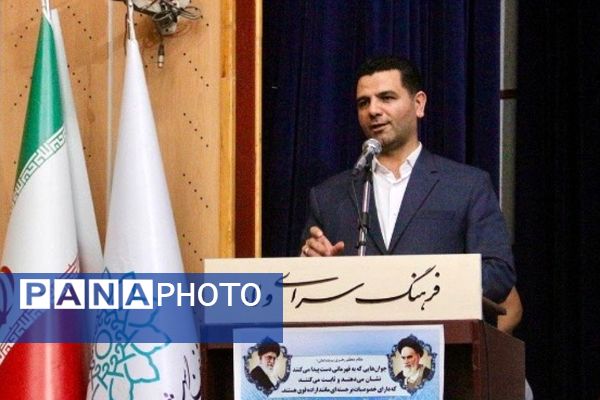 مراسم تجلیل از دانش‌آموزان و فرهنگیان مقام آور مسابقات جهانی، آسیایی و کشوری در فرهنگسرای ولا ناحیه 2 شهرری 
