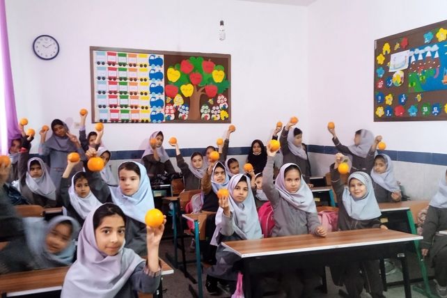 یلدای مهربانی با طعم پرتقال در دبستان شهید نجفی فدافن