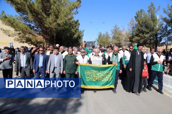 پیاده‌روی رضوی و رونمایی از کتاب «مشهدگ» در سالروز ورود امام رضا(ع) به خرانق اردکان