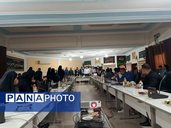 فرمانداری حاجی‌آباد و قلم‌های امید نگاهی به آینده رسانه و توسعه در سایه روز خبرنگار