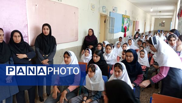 مراسم سپاس معلم در مدارس شهرستان دره شهر