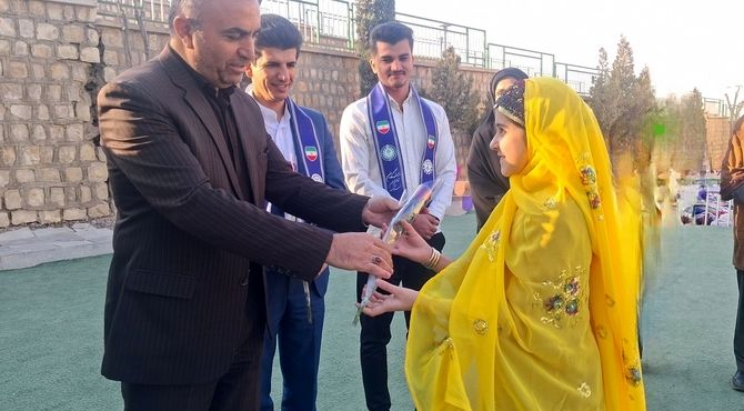 بازدید صبحگاهی مدیرکل اداره آموزش و پرورش استان چهارمحال وبختیاری از تشکلات سازمان دانش‌آموزی استان