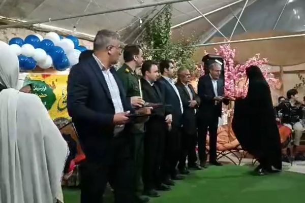 تقدیر مسئولان خاتم از زنان کارآفرین مجموعه افرا 