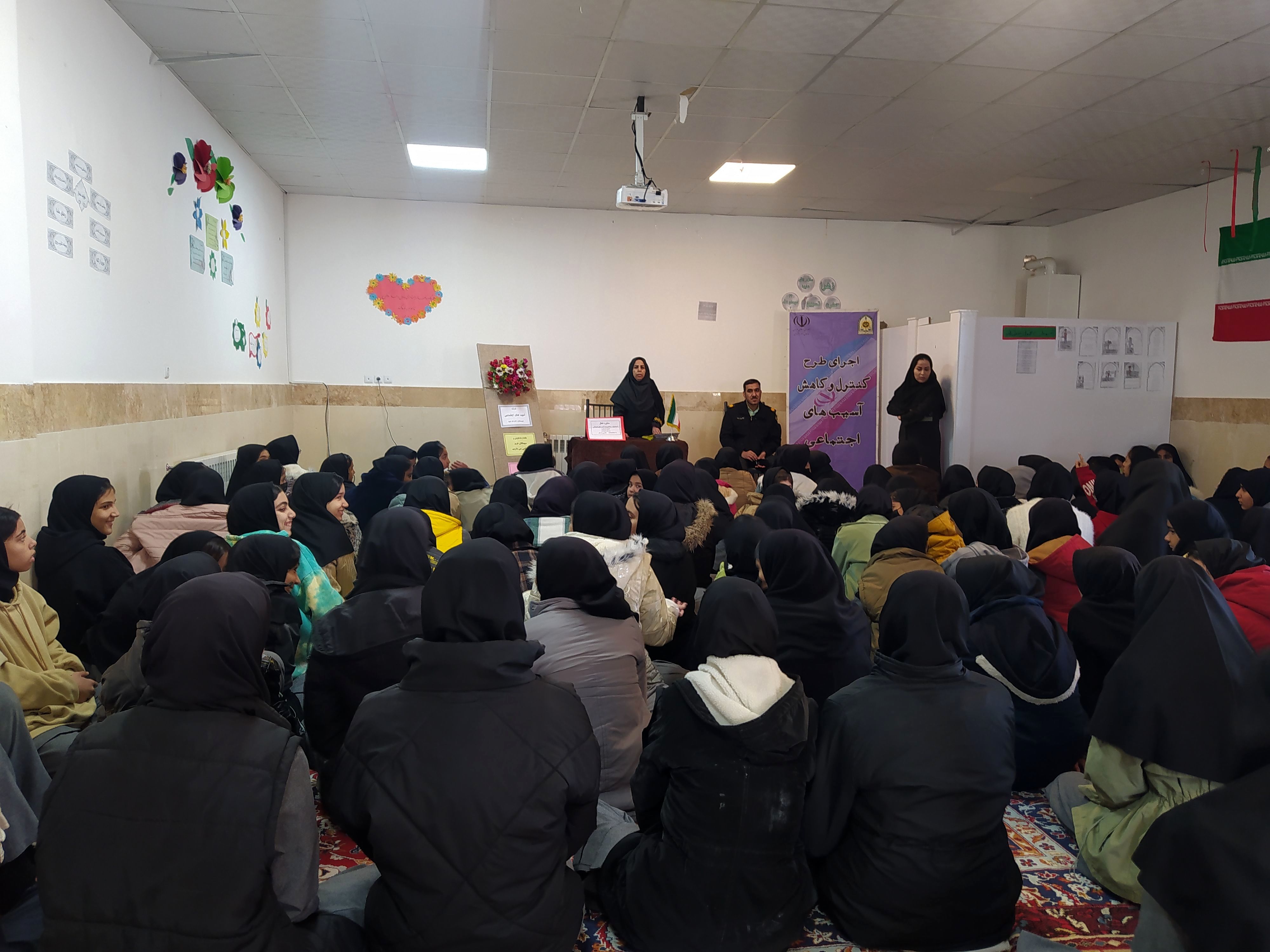 کارگاه آموزشی آسیب های اجتماعی در دبیرستان دخترانه امید