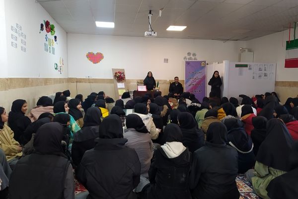 کارگاه آموزشی آسیب های اجتماعی در دبیرستان دخترانه امید