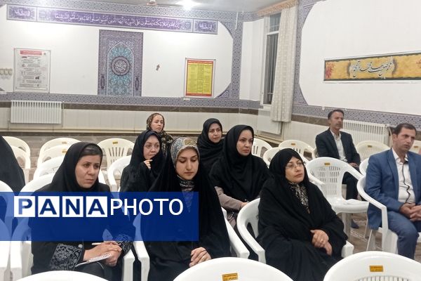  جلسه آموزش فرزندپروری نوجوان برای والدین در دبیرستان استعدادهای درخشان شهید بهشتی دوره اول