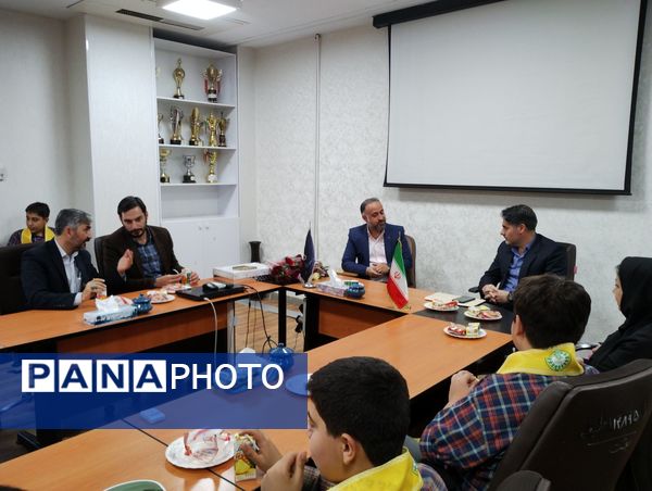 دانشآموزان پیشتاز همدانی، بهارِ میلاد حضرت زینب (س) را با تجلیل از پرستاران بیمارستان بعثت جشن گرفتند