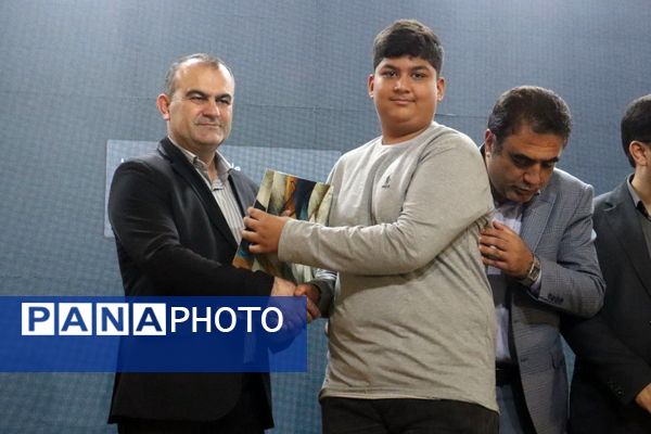 تجلیل از برگزیدگان جشنواره‌های فرهنگی و هنری دانش‌آموزان مازندران
