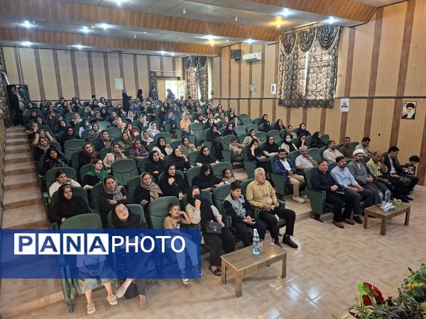 جلوه‌هایی از انتخابات انجمن اولیا دبستان معلم ۲ در آشخانه 