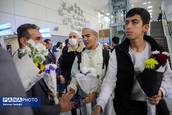 مراسم استقبال بازگشت اولین کاروان عمره گذار دانش آموزان پسر