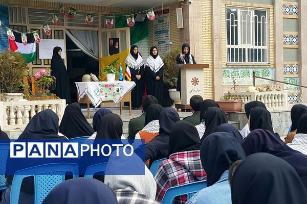 تجلیل از فرمانده واحد بسیج دانش‌آموزی دبیرستان فرزانگان قوچان 