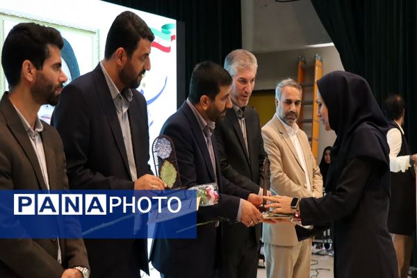 تجلیل از طلایه‌داران برتر تعلیم و تربیت ، آیین تقدیر از معلمین نمونه شهرستان پاکدشت 
