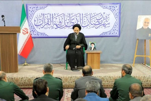 دیدار مدیرکل و کارکنان بنیاد شهید و امور ایثارگران خراسان جنوبی با نماینده ولی فقیه