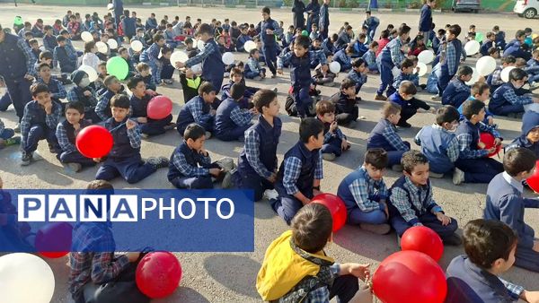 آیین نواختن زنگ پژوهش در دبستان پسرانه صدف ناحیه ۶
