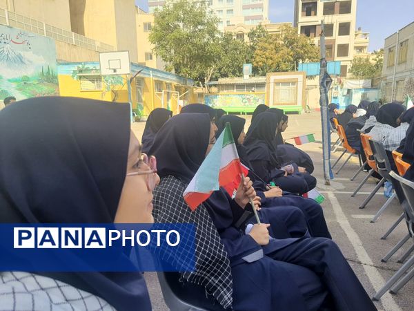 مراسم باشکوه زنگ ایثار و مقاومت در مدرسه شاهد تکتم ناحیه ۳