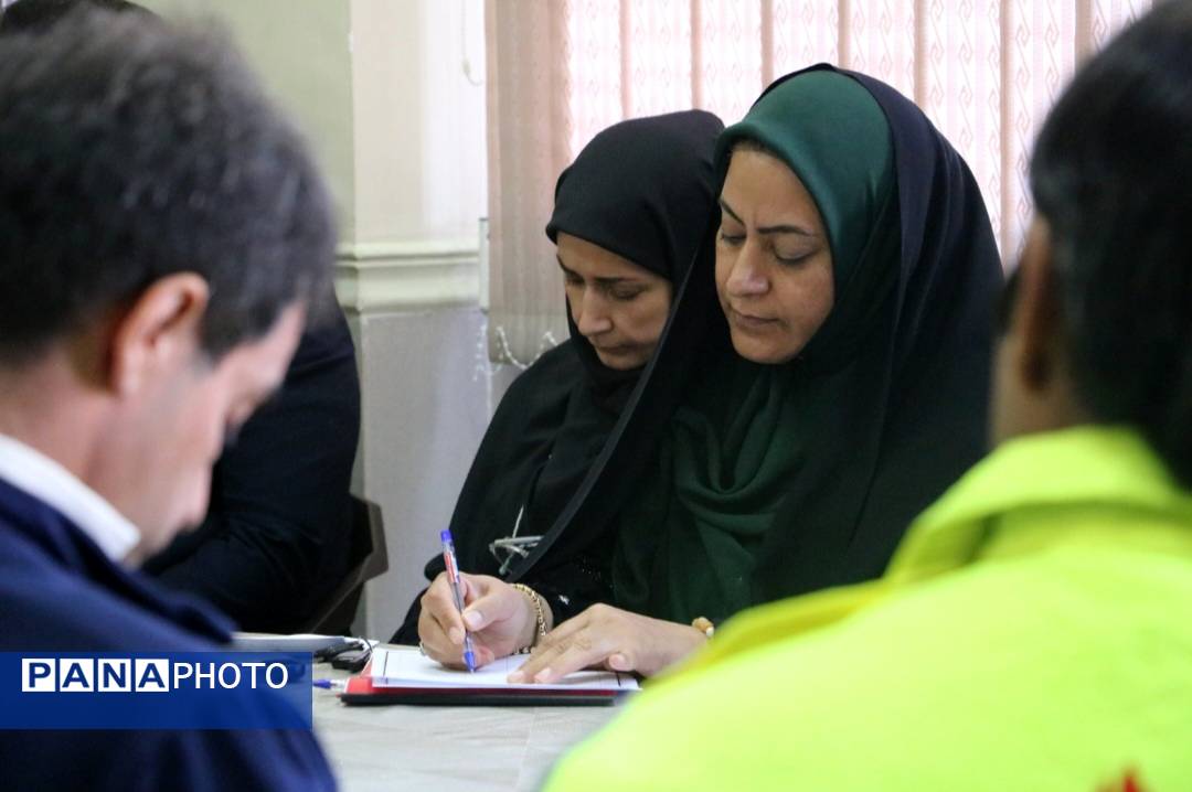 جلسه هماهنگی مانور زلزله در مدرسه مقصودلو سرخنکلا 