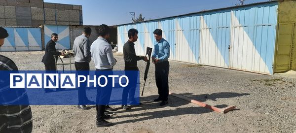 مسابقه طناب کشی و تیراندازی با تفنگ بادی در زاوه