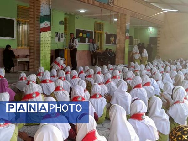 بازدید مدرس کشوری از فعالیت‌های سازمان دانش‌آموزی شهرستان میناب 
