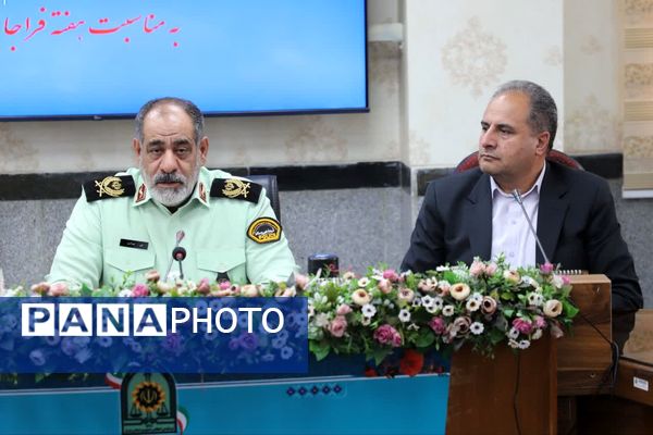 گل‌های قدردانی دانش‌آموزان پیشتاز برای حافظان امنیت