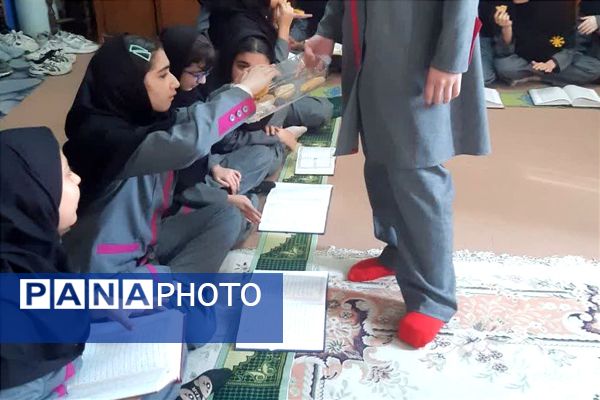 جلسه انس با قرآن و گفتمان دینی در دبیرستان فرزانگان قائمشهر