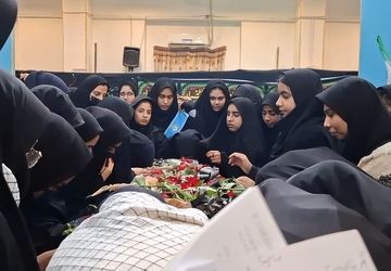 وداع دانش‌آموزان شهرستان زابل با پیکر مطهر شهید گمنام