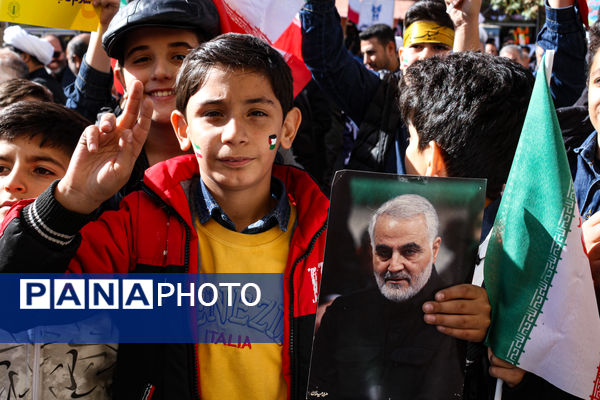 حضور پرشور دانش آموزان زنجانی در راهپیمایی ۱۳ آبان