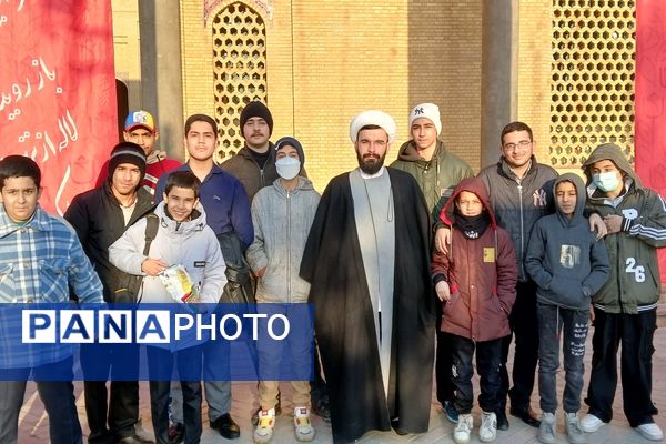 حضور دانش‌آموزان دبیرستان‌شهید بابایی در مراسمات ۱۲ بهمن