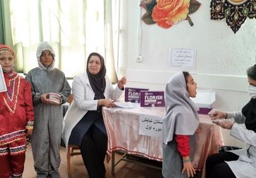 اجرای اولین مرحله از طرح وارنیش فلورایددر دبستان نیایش یک