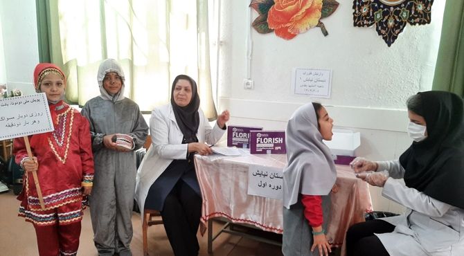 اجرای اولین مرحله از طرح وارنیش فلورایددر دبستان نیایش یک