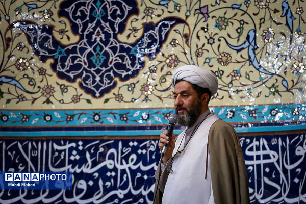 اعتکاف دانش‌آموزی در مسجد امام عصر (عج)