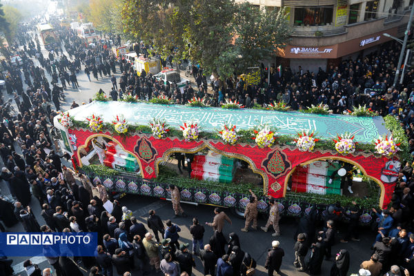 تشییع پیکر مطهر ۱۰۰ شهید گمنام