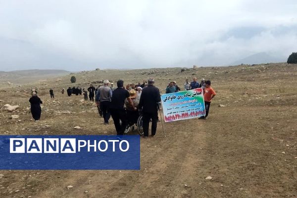 همایش پیاده‌روی خانوادگی در روستای لوط لاریجان 